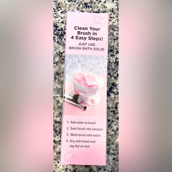 It Cosmetics Brushes for Ulta Airbrush Brush and Bath Collection - Picture 8 of 10